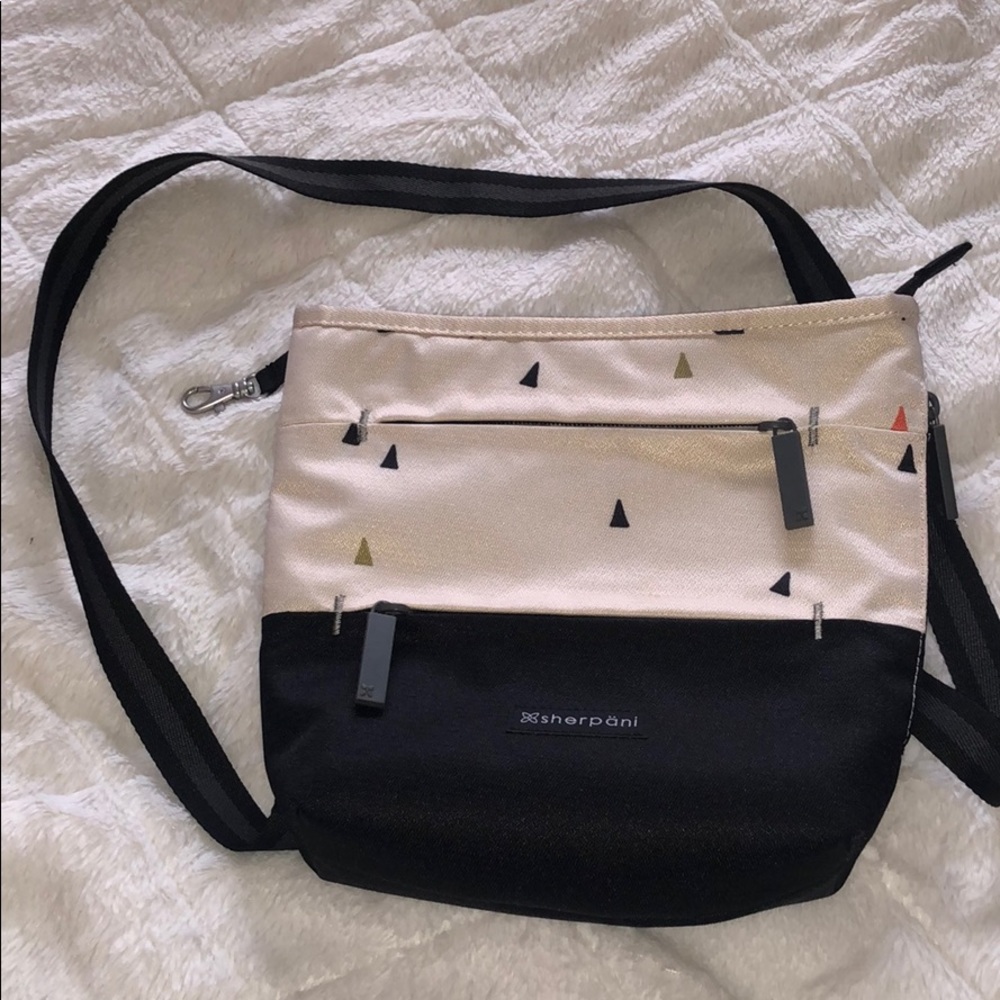 Over the shoulder versatile handbag